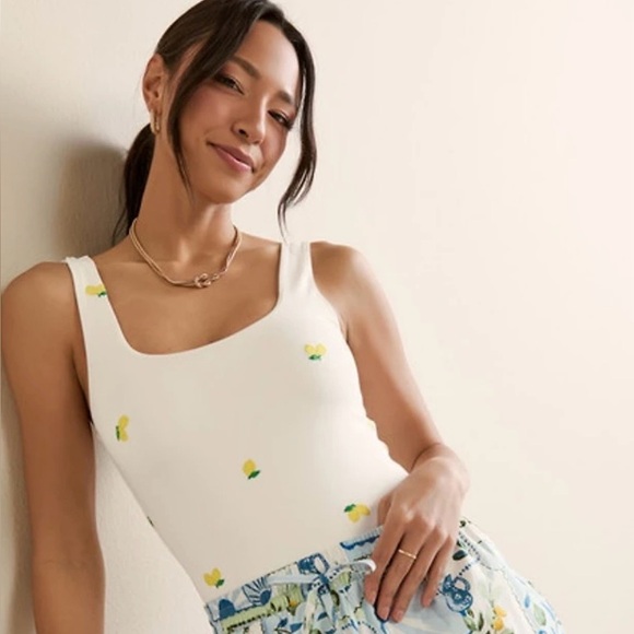 Francesca's Collections Tops - ✨Francesca's Body Size M  🍋